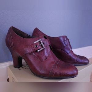 Aerosols size 9 mahogany heels